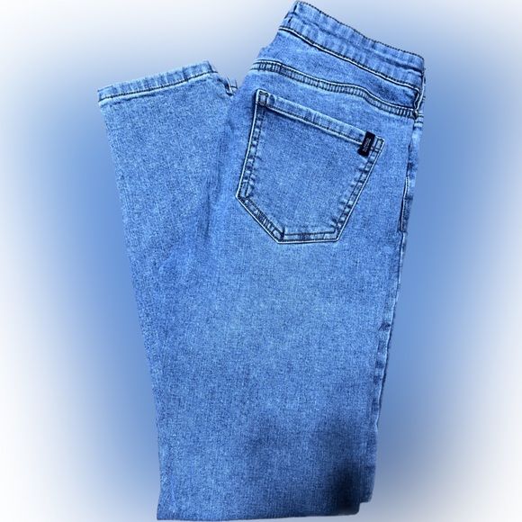 Buffalo Jeans. Mid rise skinny. Size 29 - Picture 2 of 3